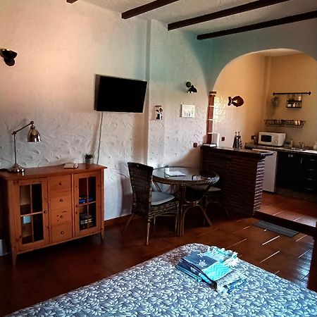 Cortijo Petra Bed & Breakfast Villanueva del Rosario Exterior photo